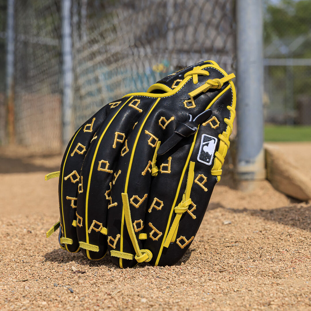 Pittsburgh Pirates Heart of the Hide 11.75-Inch Infield Glove